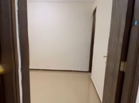 Very Big Bedroom with attached Bathroom in Salmiya blk 10. - Houses