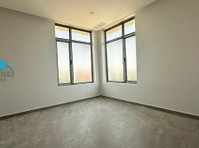 Modern 4 Br floor in Bayan - Domy