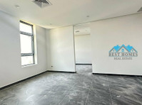 Modern 4 Br floor in Bayan - Case