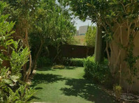 Villa with garden & pool for rent in Sideeq - Huizen