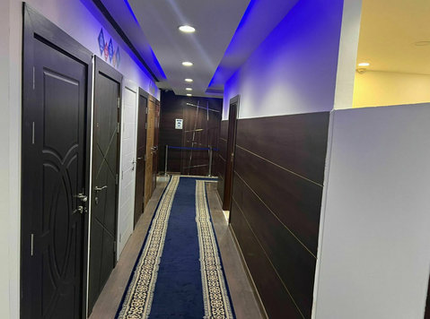 Office for rent in Sharq, 350 m , -7 licens - Office / Commercial