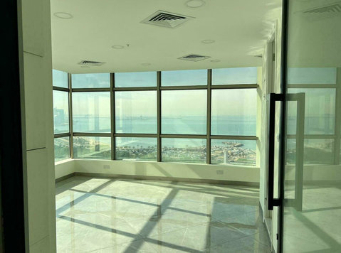 For rent an office with a wonderful sea view, 3 licenses - Escritórios / Comerciais