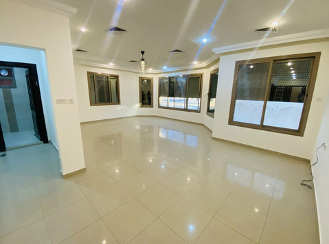 Mangaf - sea side 3 bedrooms villa  floor for rent - Parking Spaces