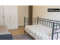 Bright room in 4-bedroom apartment in Centrs, Riga - Аренда