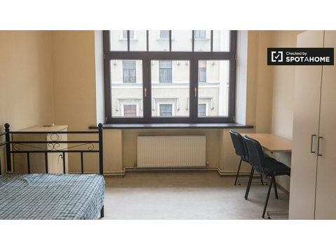 Bright room in 4-bedroom apartment in Centrs, Riga - Til leje