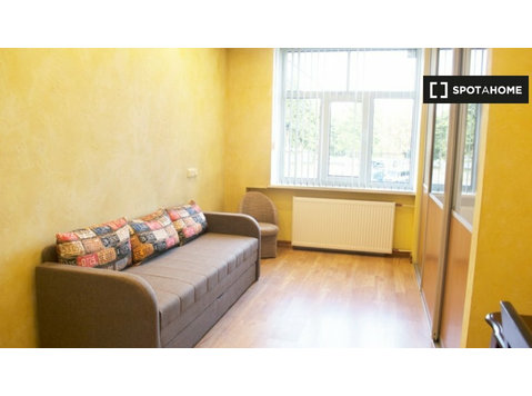 Room for rent in 2-bedroom apartment in Centrs, Riga - Na prenájom
