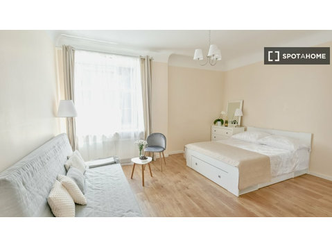 Room for rent in a 4-bedroom apartment in Riga - For Rent