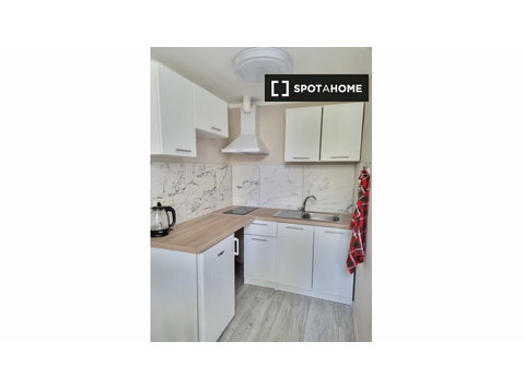 Studio-Apartment zu vermieten in Mangaļsala, Riga - Wohnungen