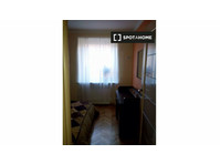 Room for rent in 3-bedroom apartment in Kaunas - Til leje