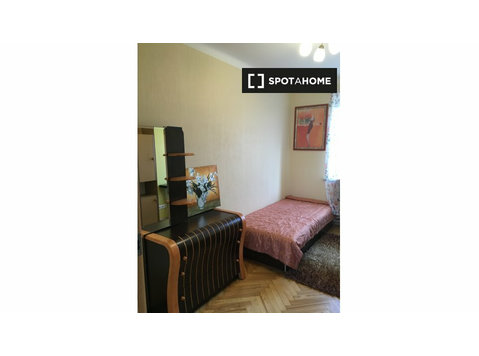 Chambre à louer dans un appartement de 3 chambres à Kaunas - À louer
