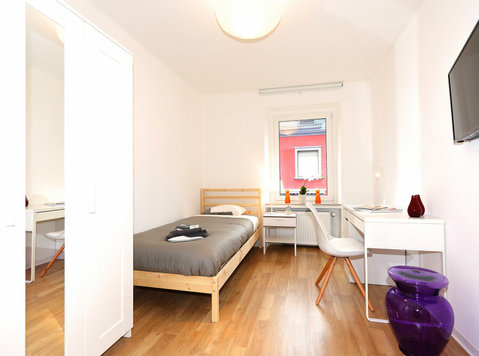 Room to rent - Crl 8-11 - Camere de inchiriat