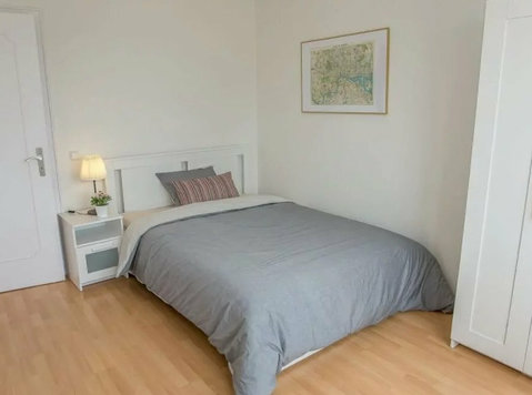 Furnished double bedroom (b) – super central | Gare - Woning delen