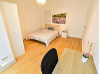Room in a flat in Hamilius - Kimppakämpät