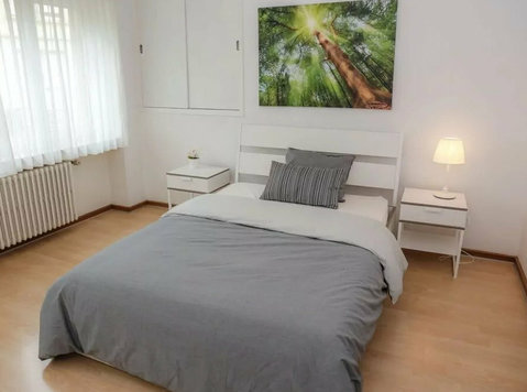 Spacious double bedroom (A) | Limpersberg - Flatshare