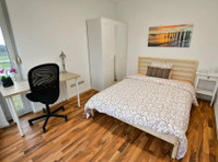 Furnished Double Bedroom (d) – Modern flat | Cents - Căn hộ