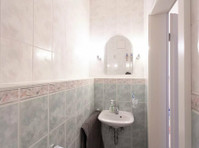 Furnished double bedroom (a)- spacious duplex | Kirchberg - Apartman Daireleri