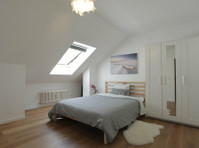 Furnished double bedroom (c) – modern duplex│kirchberg - Wohnungen