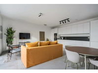 New Yorker 301 - 1 Bedroom Apartment with Balcony - דירות