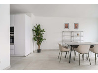 New Yorker 305 - 1 Bedroom Apartment with Terrace - דירות