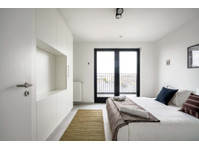 New Yorker 602 - 3 Bedrooms Apartment with Terrace… - Apartemen