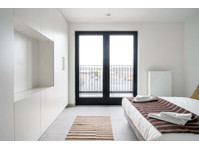 New Yorker 602 - 3 Bedrooms Apartment with Terrace… - Apartemen