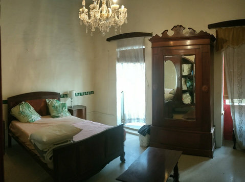 Central Location - Double bedroom in an artist Townhouse - Flatshare