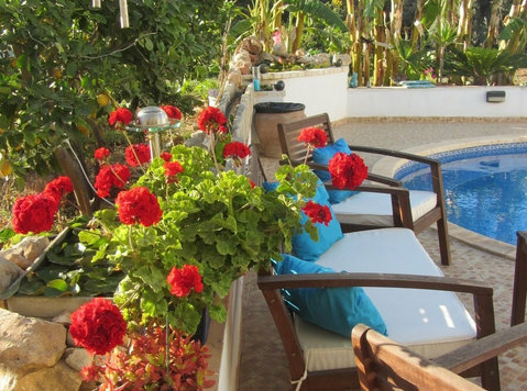 Room w/en suite, bills & use of outdoor pool -€595|month - Flatshare
