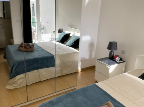 St Julians 06y Lux Double Room with en-suite bath + Balcony - Collocation