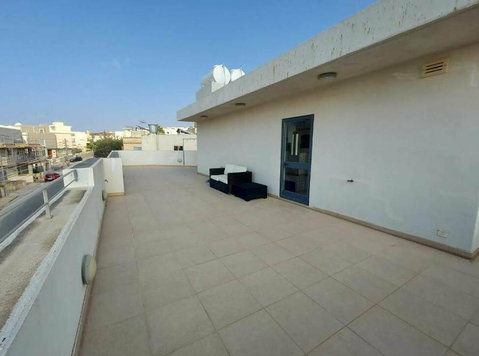 DIRECT FROM OWNER: Penthouse with massive terraces in Naxxar - Διαμερίσματα