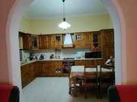 Charming 3-bedroom Maisonette in Pembroke Available for Rent