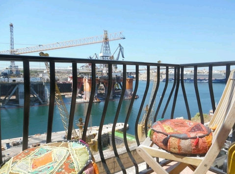 Charming Seafront Apartment in Senglea - Apartments