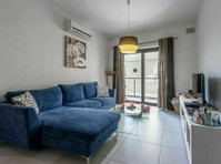 Exclusive 2-bedroom Apartment with Terrace in Pendergardens