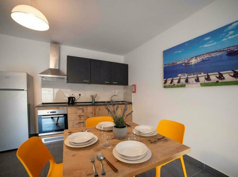 Highly furnished, large 1 bedroom apartment in Gzira - Apartments