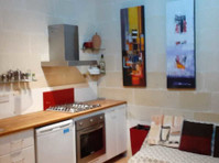 Msida: 1 double bedroom apartment, own house entrance - Apartmani