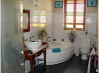 Beautiful Rooms To Let In House Of Character - Kuće