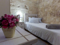 Cosy room in a Charming House, Mosta - Mājas