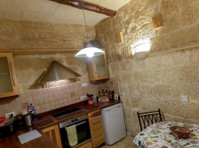 Cosy room in a Charming House, Mosta - Casas