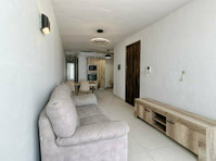 Stunning Furnished Penthouse with Sea Views in St. Paul's Ba - آپارتمان ها