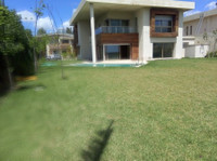 Villa isolée 1200 m2 front golf à Bouskoura - Casas