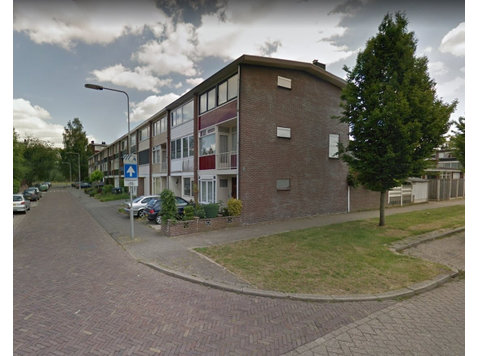 De Houtmanstraat, Arnhem - Stanze