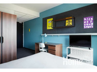 Privates Standardzimmer mit Queensize-Bett und… - WGs/Zimmer
