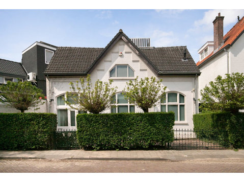 Oranjelaan, Helmond - منازل