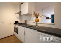 Charming bright one bedroom - Asunnot