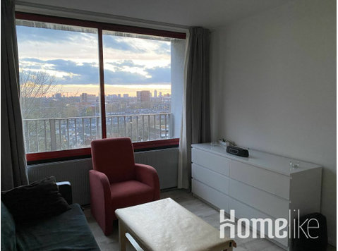 Furnished apartment w/ balcony - Asunnot