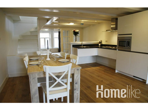 Charming 2-bedroom penthouse on 2 floors of a 2016… - דירות