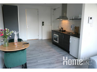 Modern deluxe studio apartment with private parking - 公寓