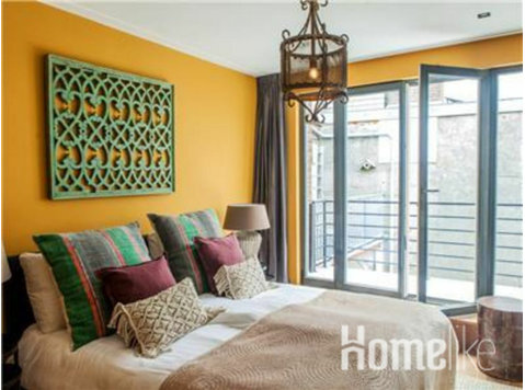 Spacious, bright, penthouse three-bedroom - Apartamentos
