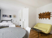 Furnished room for rent renovated - Apartamentos con servicio
