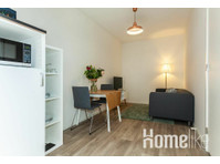 Beautiful and centrally located Studio - Apartments