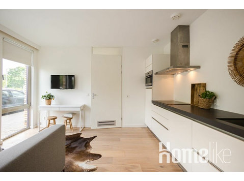 Bright and modern studio apartment in the Zuilen district - アパート